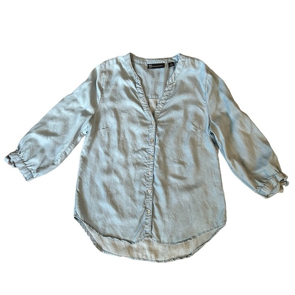 5/$25 New York & Company women’s light blue chambray top size small - Picture 1 of 8